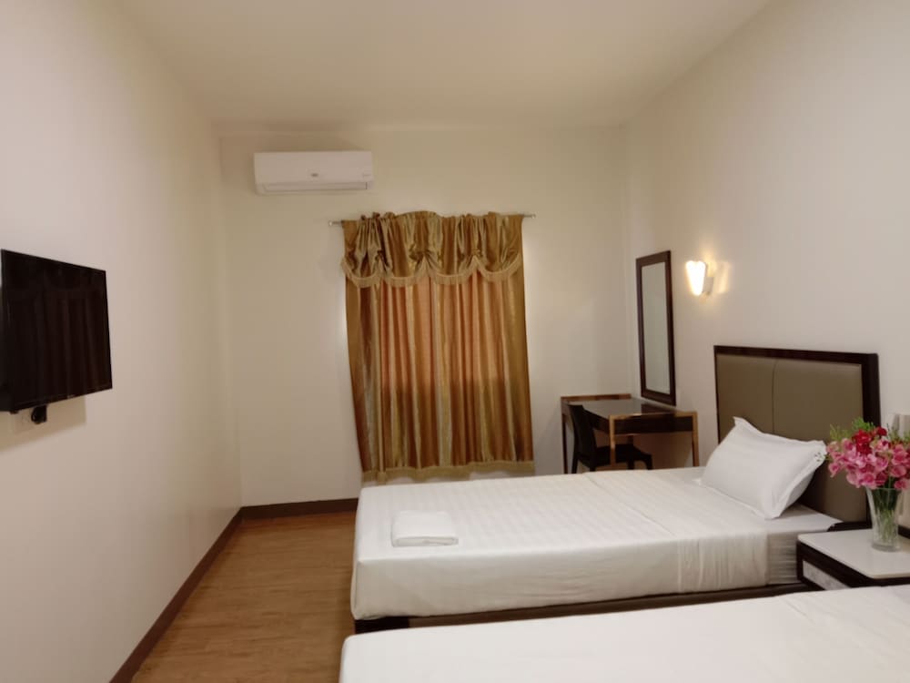 Фото Meaco Royal Hotel- Lucena