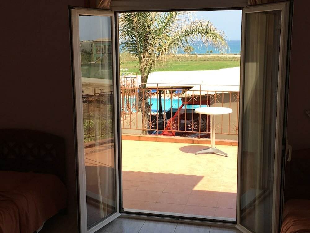 Фото Kris Apartments