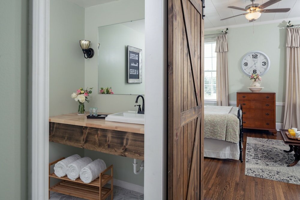 Фото Magnolia Manor and Chapel