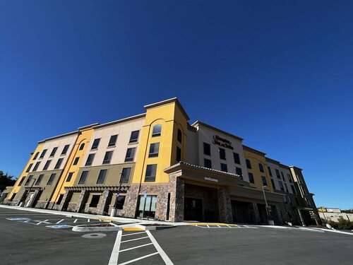 Гостиница Hampton Inn & Suites Marina в Марине