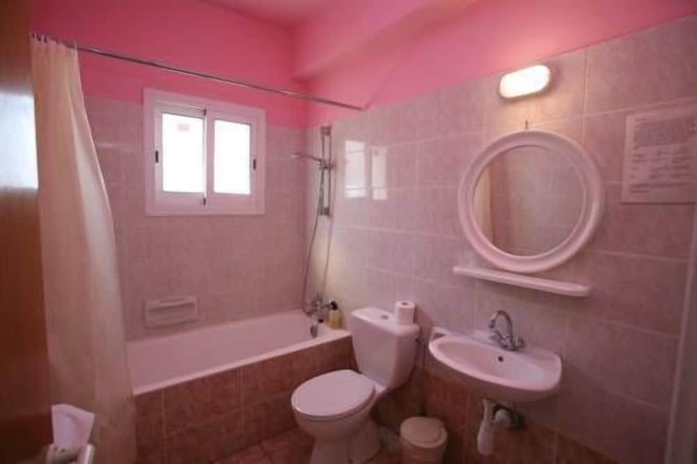 Фото Valana Hotel Apartments