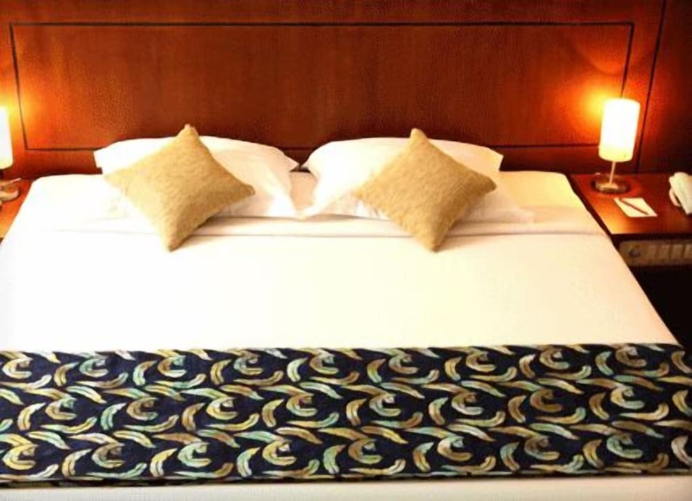 Фото Hotel Oval Surabaya