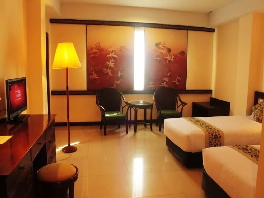 Фото Losari Beach Hotel