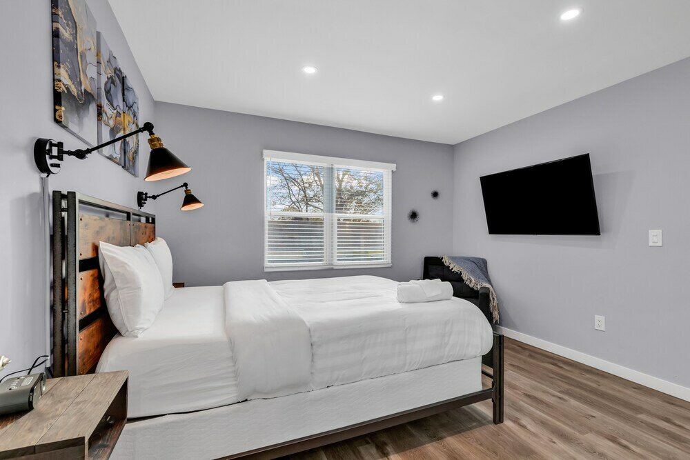 Фото Charlotte Spacious Home