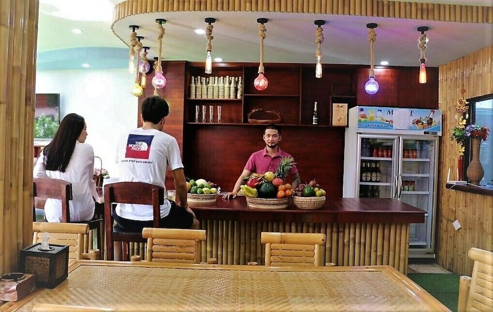 Фото Champion Hotel & Pub