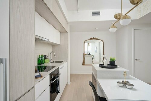 Гостиница Designer 1br plus Study Suite в Монреале