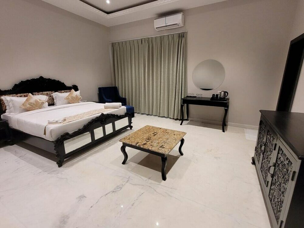 Фото Hotel Suryauday