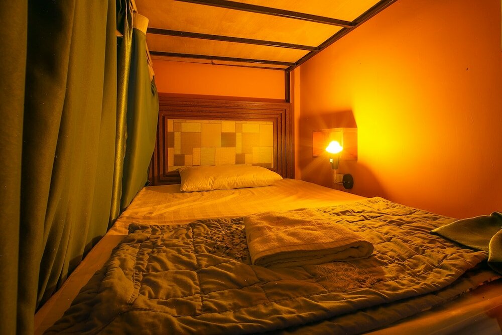 Фото Champion Hotel & Pub