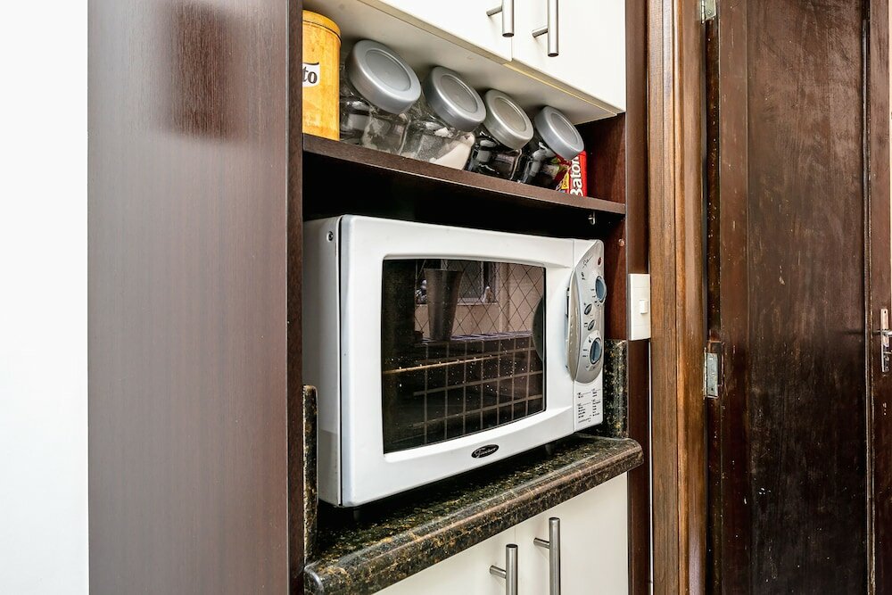 Фото Ape tamanho família com garagem