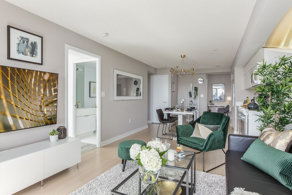 Фото Marvelous Elegant Downtown Apartments