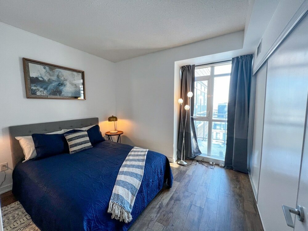 Фото Marvelous Elegant Downtown Apartments