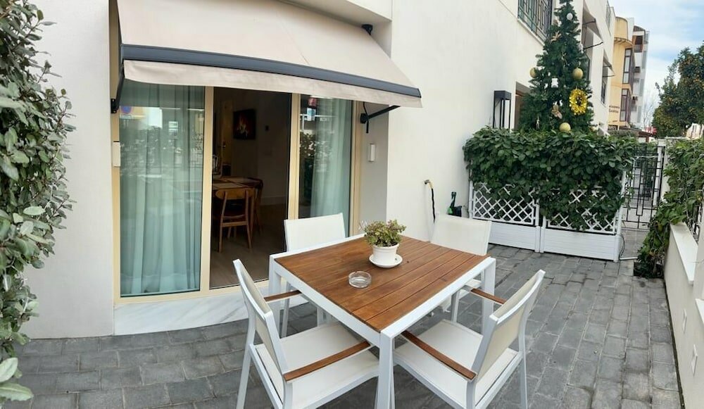 Фото Apartamentos Turísticos La Plaza