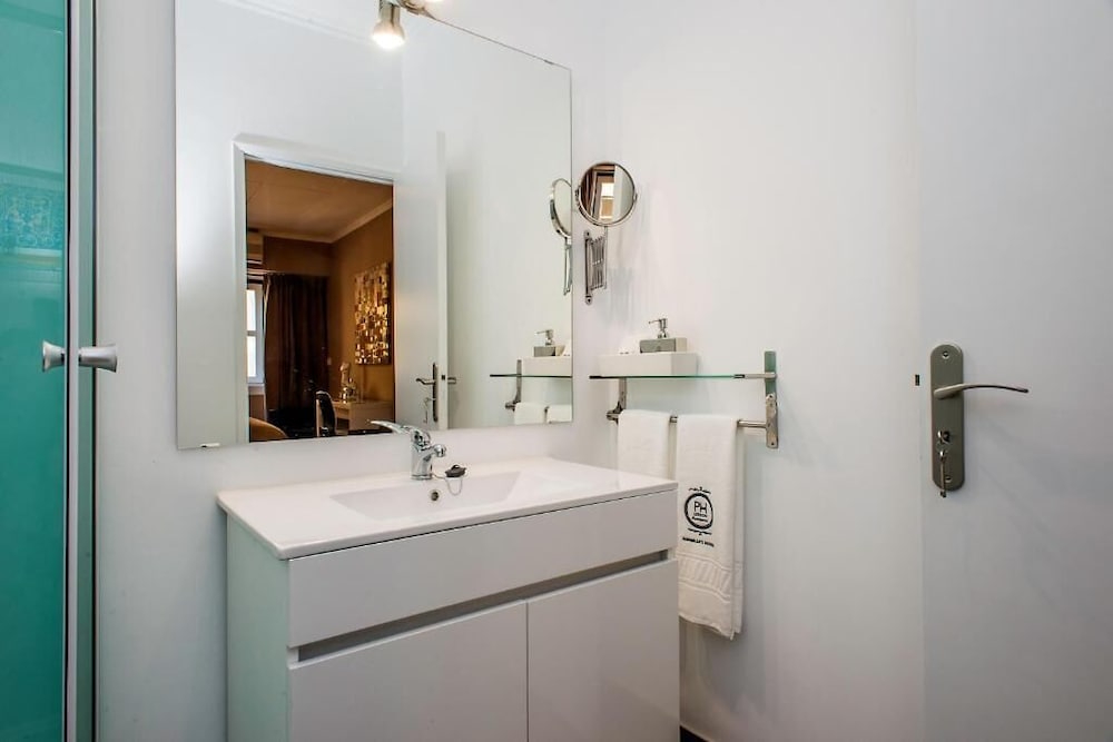 Фото Ph Downtown Suites