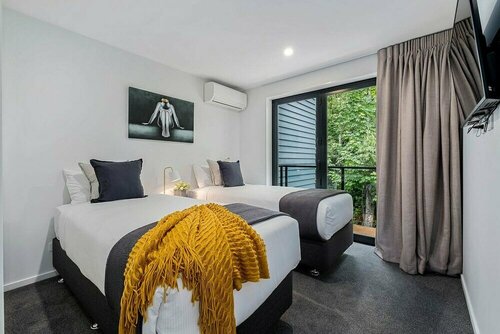 Гостиница The Rees Hotel and Luxury Apartments в Куинстауне