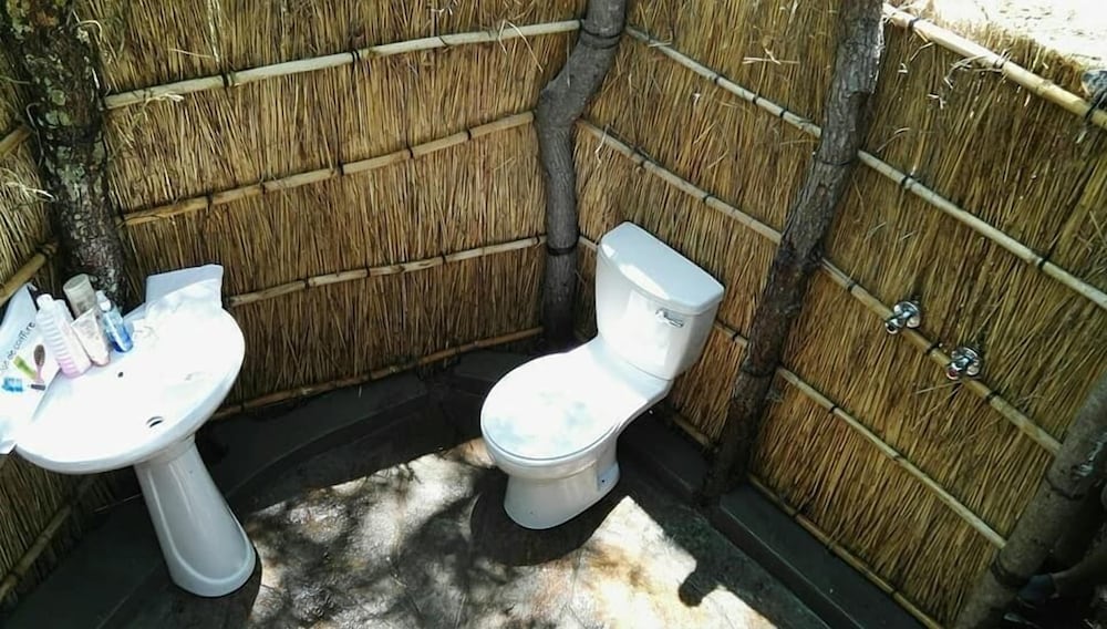 Фото It's a Small World Backpackers Lodge - Hostel