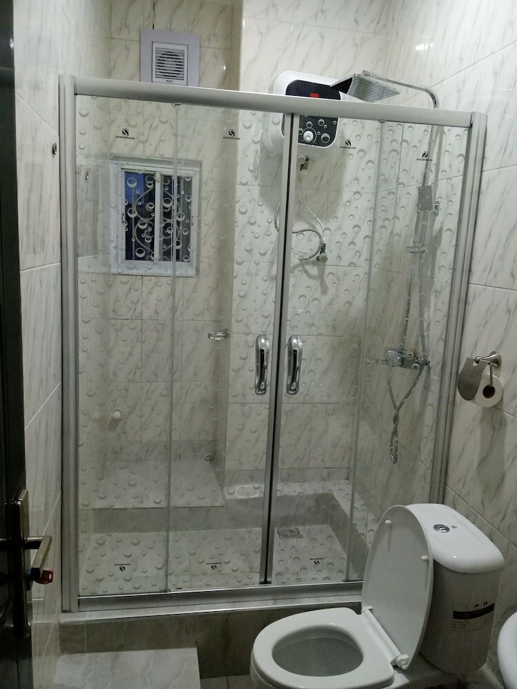 Фото Blooms Spot Hotel and Apartments