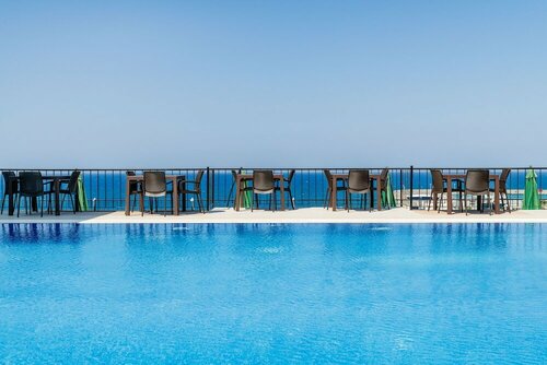 Гостиница Olivia Palm Hotel в Кирении