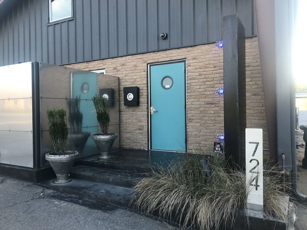 Фото The Hangar Lofts Hotel