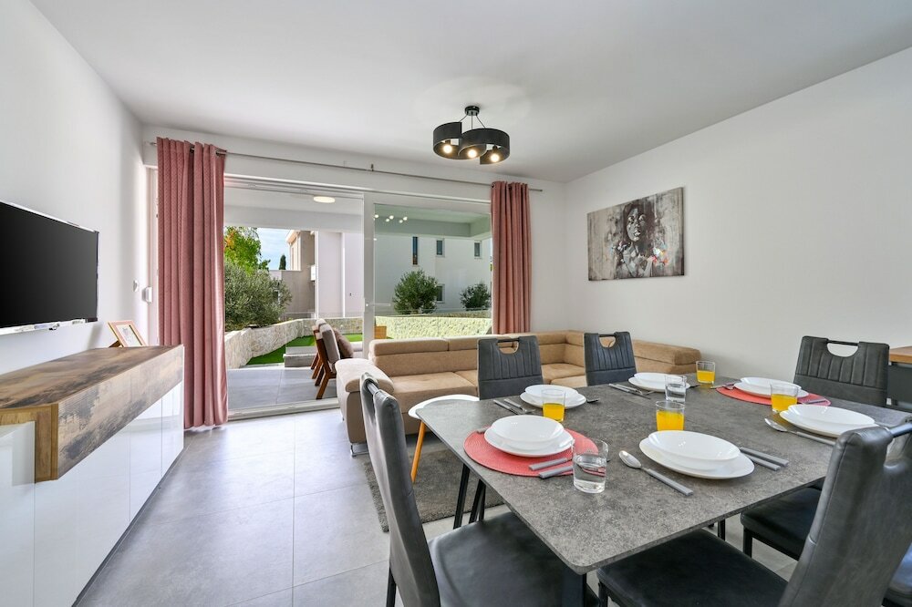 Фото Imperial Apartment with Private Pool