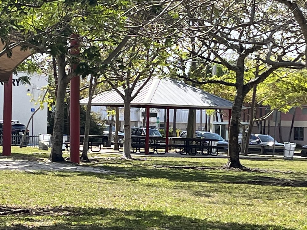 Фото Luxurious & Spacious Townhouse 6 Miles From Beach