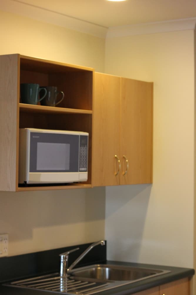 Фото Greenlane Manor Motel