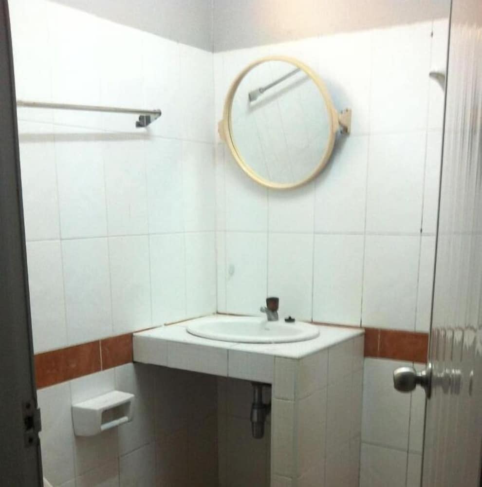 Фото White Orchid Inn