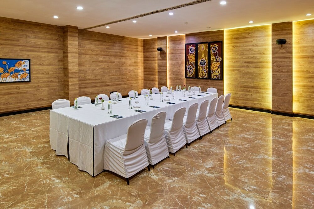 Фото Mayfair Waves