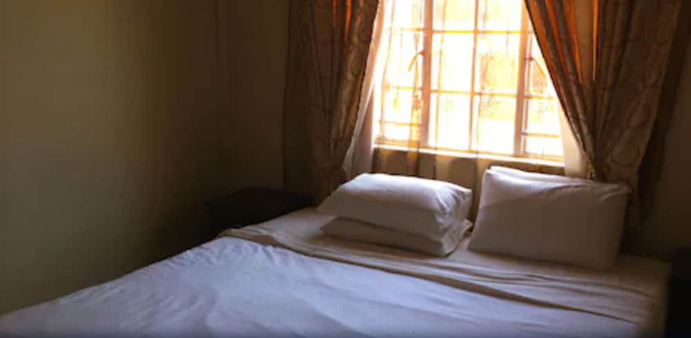 Фото Riverside Hotel and Conference Centre