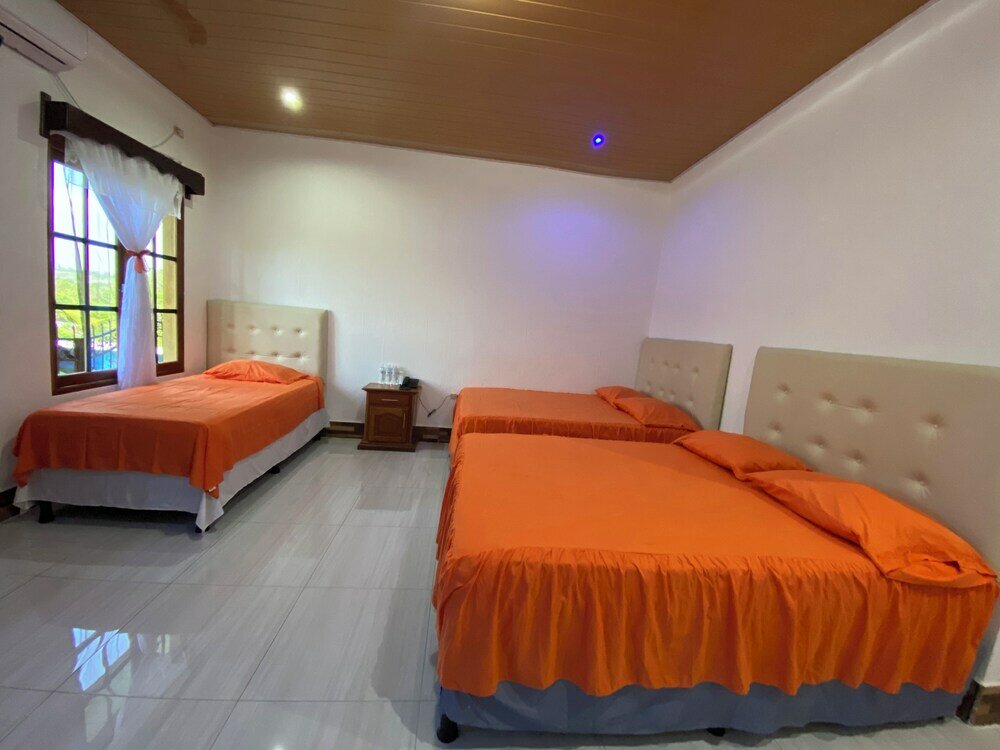 Фото Hotel y Restaurante Las Adas y Estrellas