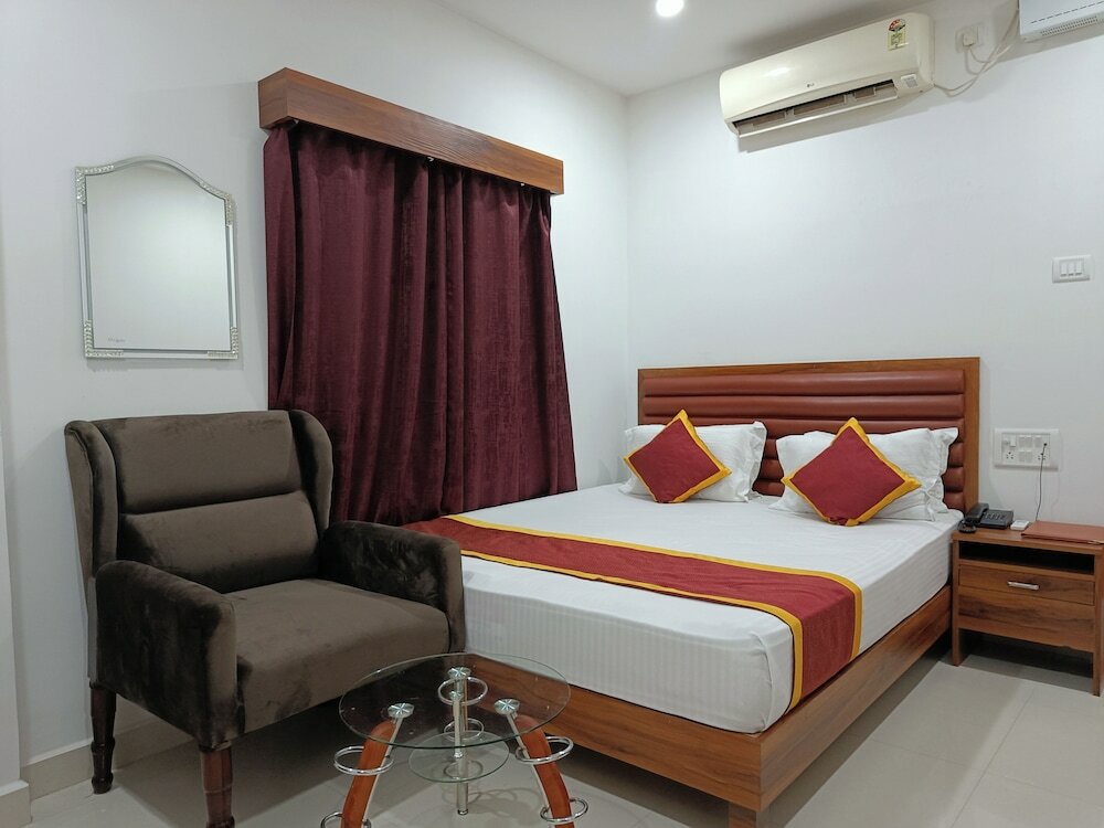 Фото Hotel Executive Inn