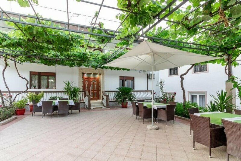 Гостиница Apart Hotel President в Улцине