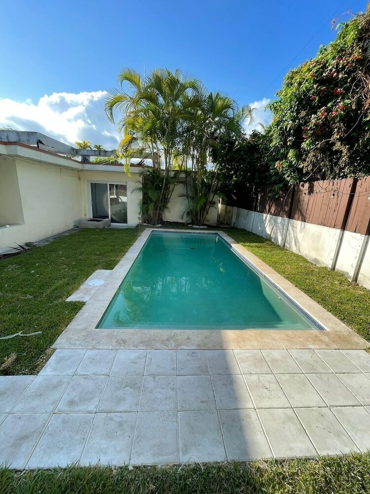 Фото Chateau Michael Luxury Brickell Villa with Pool