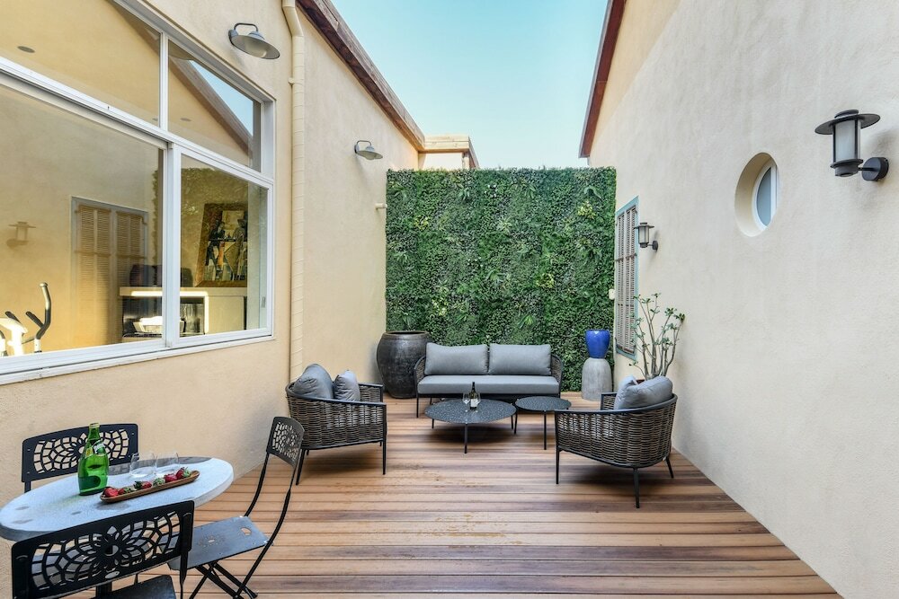 Фото Classical Spacious 3br apartment