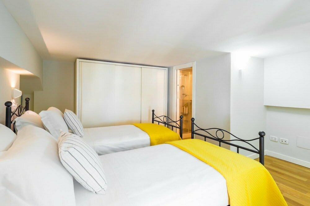 Hotel Elegante Appartamento a Piazza dei Martiri by Wonderful Italy, Naples, photo