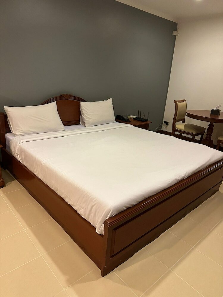 Фото Omni Tower Direct Rooms Sukhumvit Soi 4