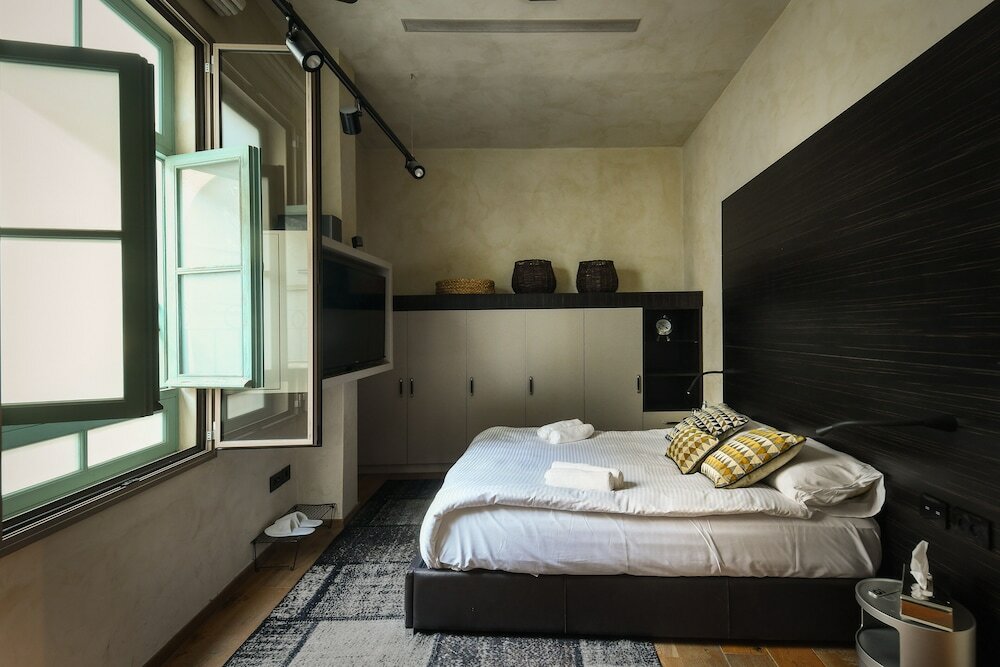 Фото Classical Spacious 3br apartment