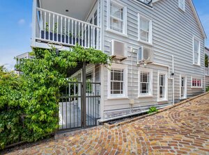 Гостиница Immaculate Parnell Apartment в Окленде