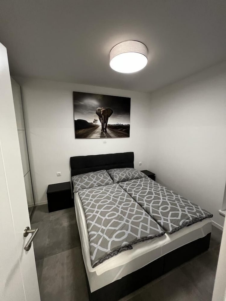 Фото Apartments Olive Garden 2