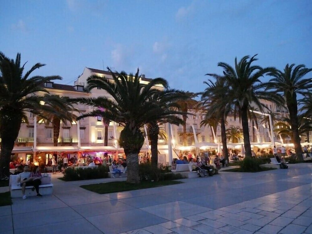 Фото Poetry House