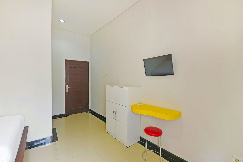 Фото Capital O 91405 Hotel Lavarta