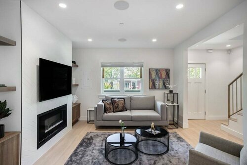 Гостиница Commercial Drive New 3 Bdrm Home 2 Flex Rooms -5 min to Downtown 22km Seawall в Ванкувере