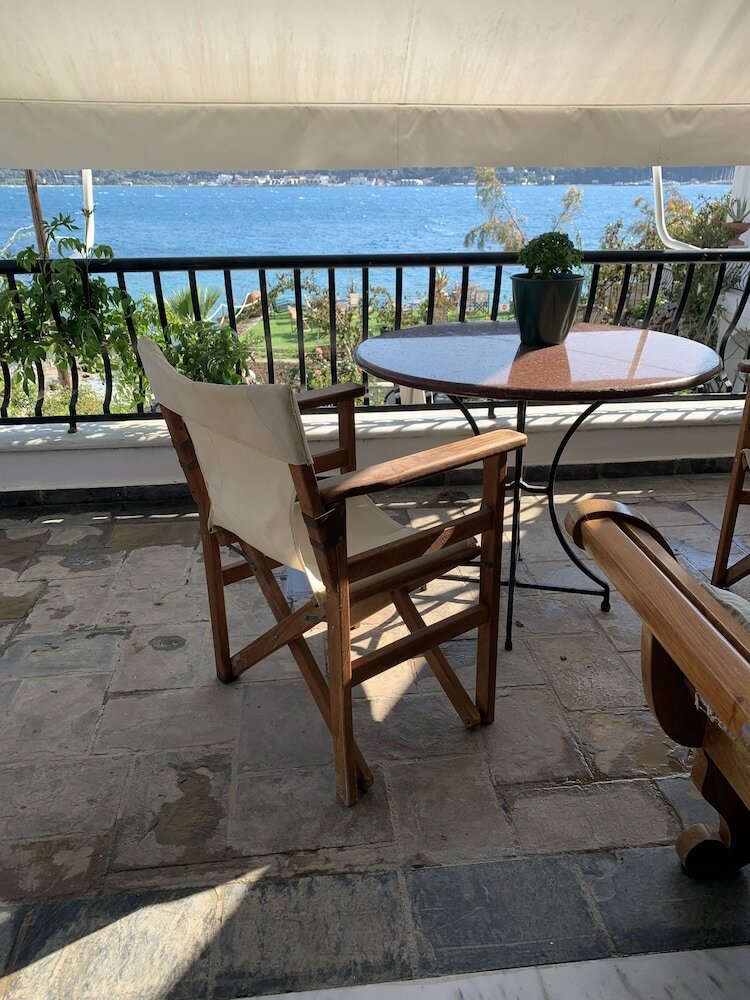 Фото Roditses Beach sea front Apartments