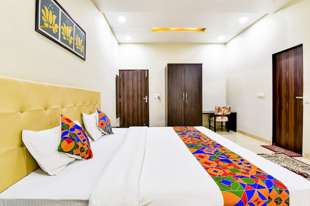 Фото Fabhotel The Castle Homestay