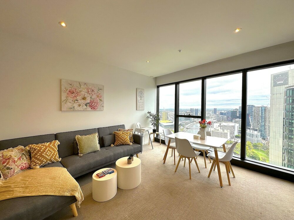 Фото Crown Front