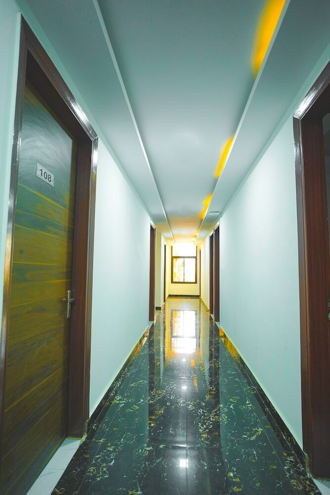 Фото Roomshala 031 Silver Crown Sector 23