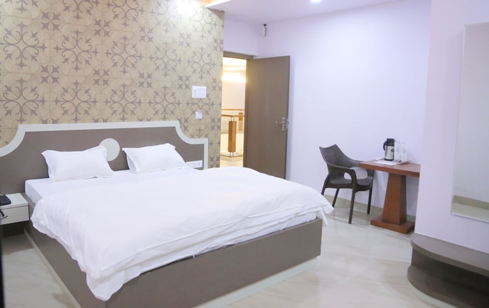 Фото Hotel Saraogi