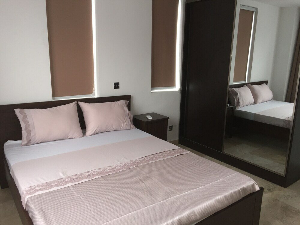 Фото Euneva Court Townhouses - Bentley Place