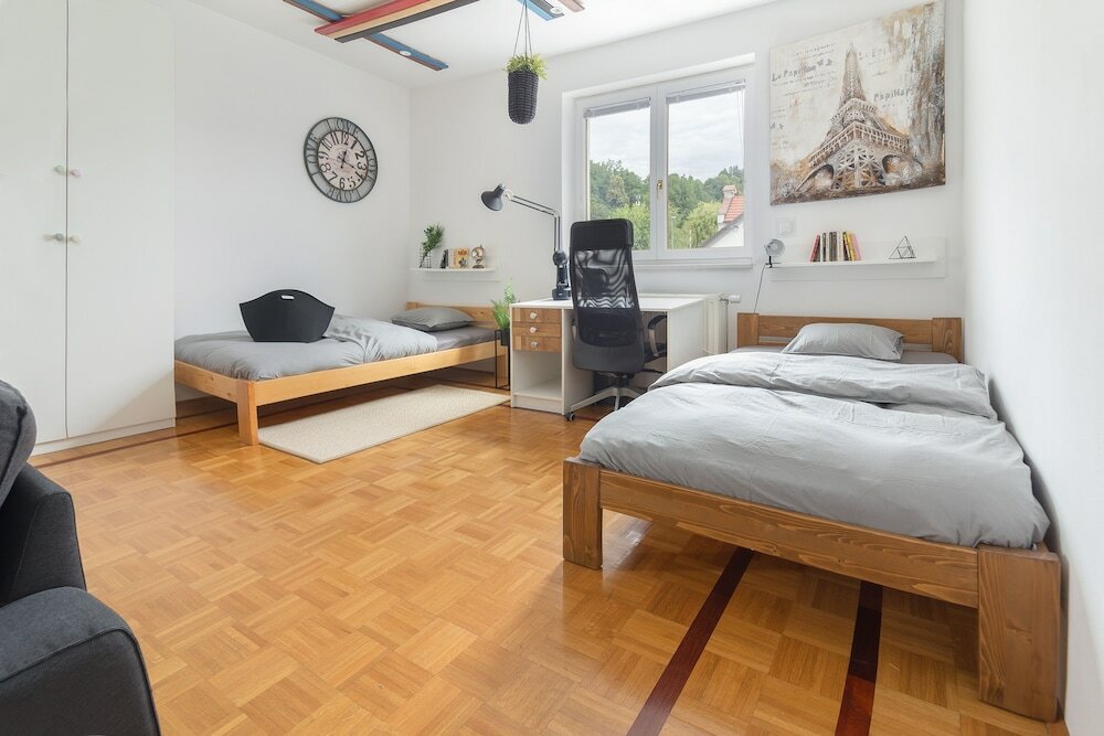 Фото Rooms and Apartments in Eagle's Nest