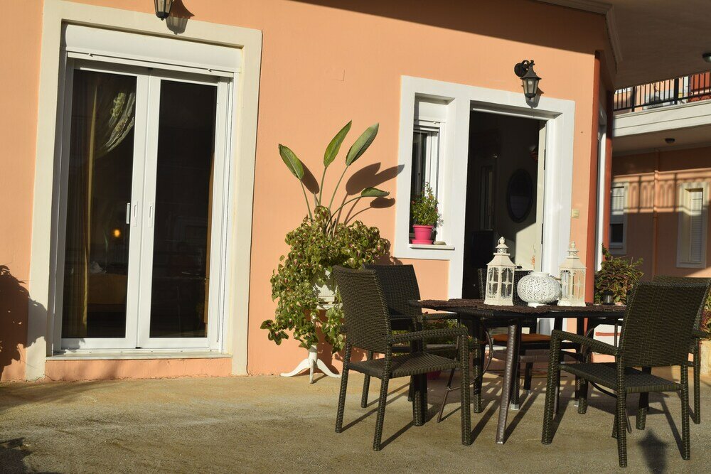 Фото Zoi's Holidays Apartment