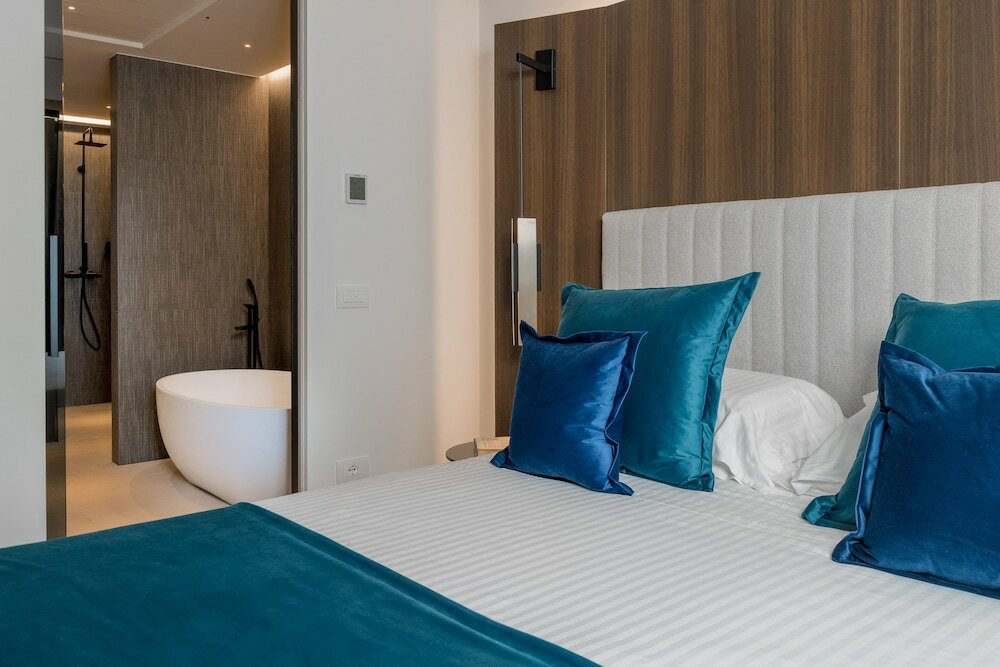 Фото We Me Suite Hotel